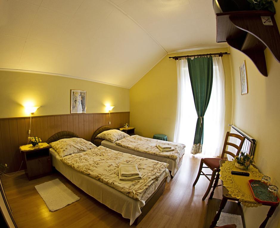 Bed and Breakfast Muskatli Panzio Győr Zimmer foto
