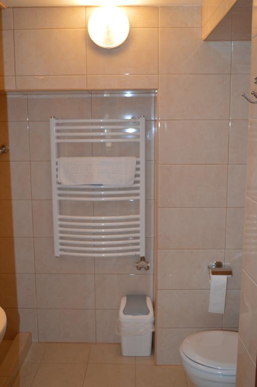Bed and Breakfast Muskatli Panzio Győr Zimmer foto