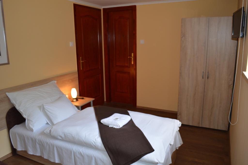 Bed and Breakfast Muskatli Panzio Győr Zimmer foto