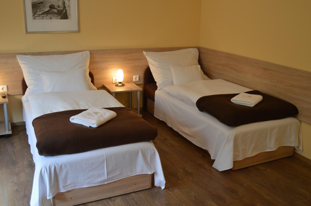 Bed and Breakfast Muskatli Panzio Győr Zimmer foto