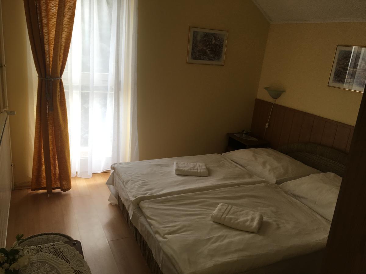Bed and Breakfast Muskatli Panzio Győr Exterior foto