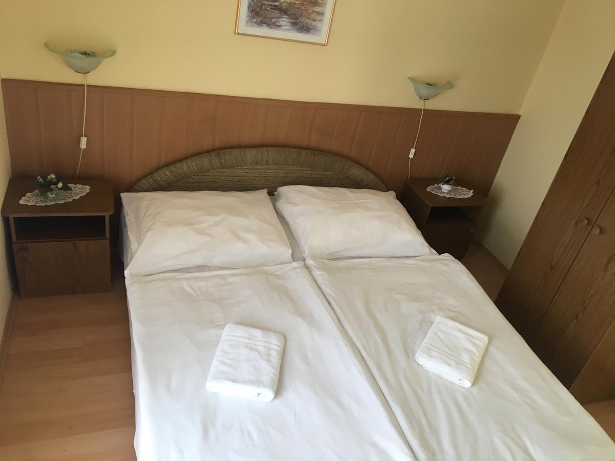 Bed and Breakfast Muskatli Panzio Győr Exterior foto