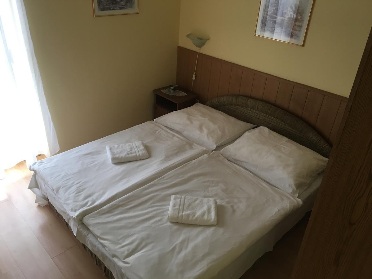 Bed and Breakfast Muskatli Panzio Győr Exterior foto