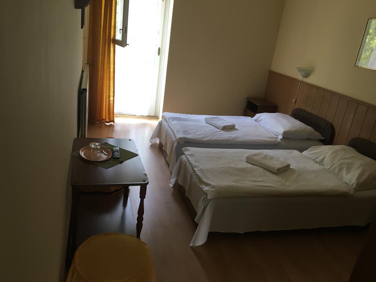 Bed and Breakfast Muskatli Panzio Győr Exterior foto